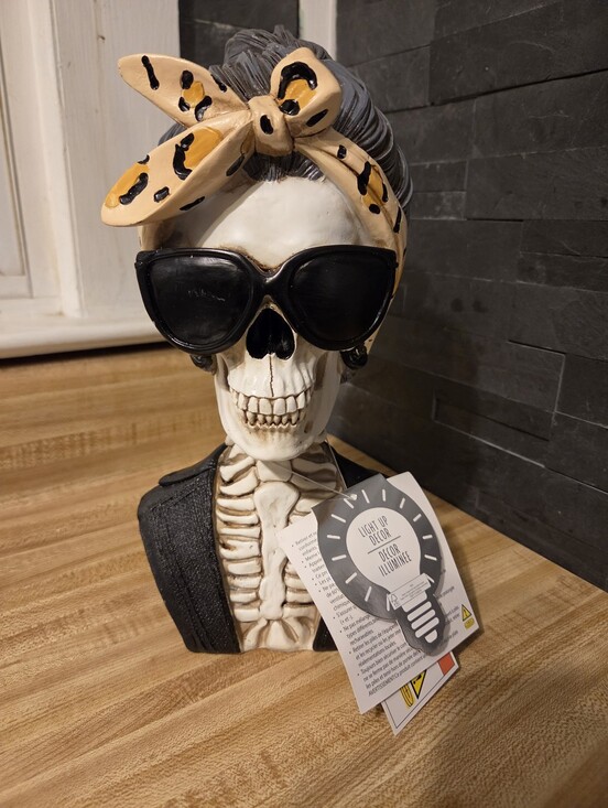 Other - Messy Bun & Leopard  Skeleton Decor NWT (Lights Up)